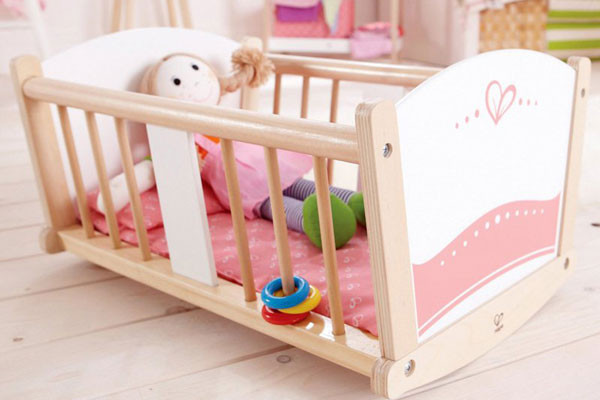 Poppen tot en met 46 cm kunnen in het wiegje.