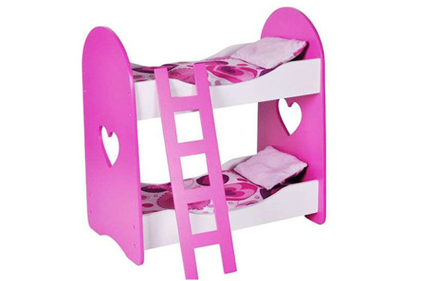 Poppenbedje inclusief dekentje, kussentje en handige ladder.