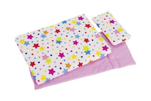 Deken, matras en kussen met gekleurde sterren.