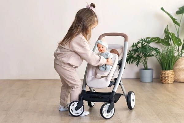 Twee poppen achter elkaar